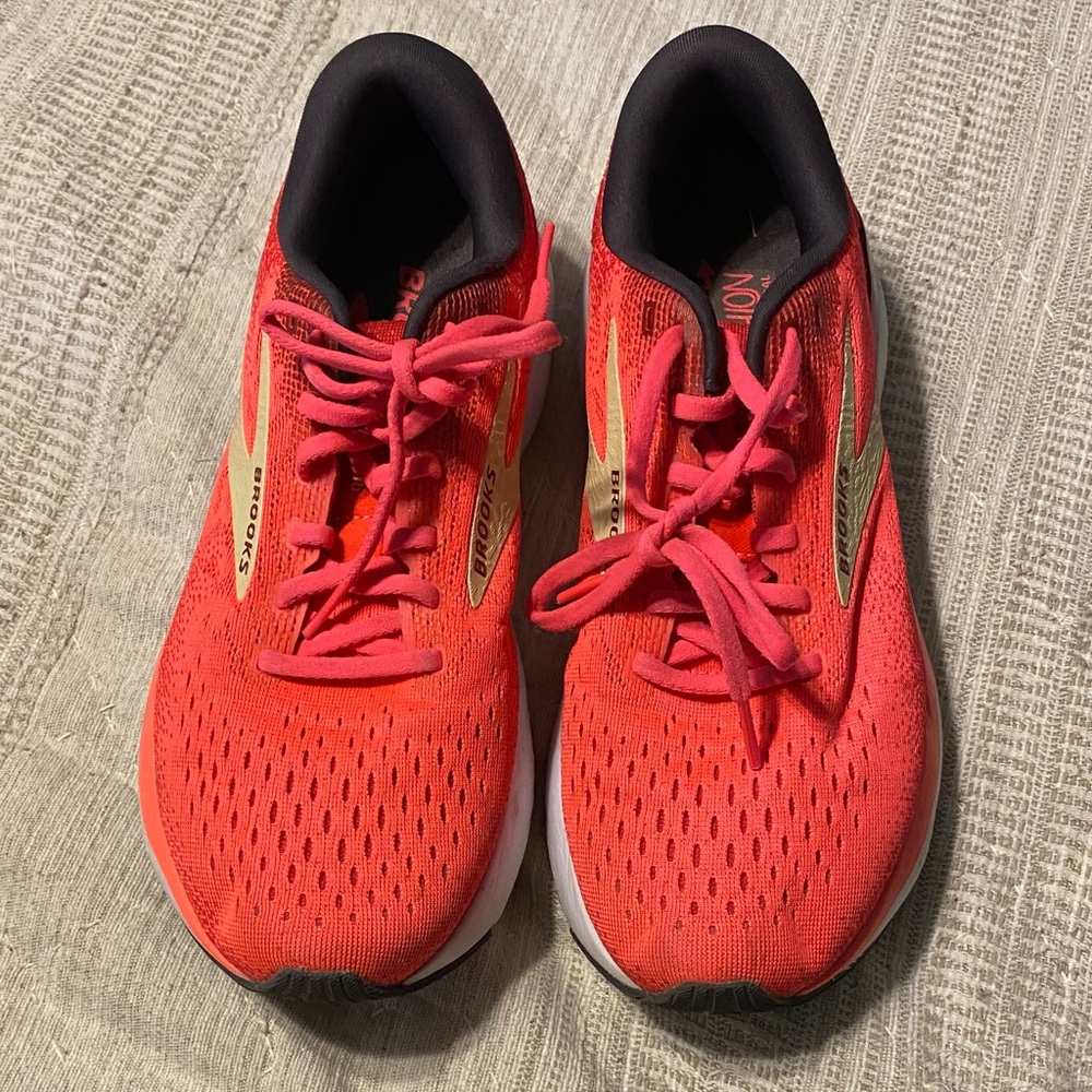 Brooks Ghost 16 in Bright Pink Women’s Size 9.5